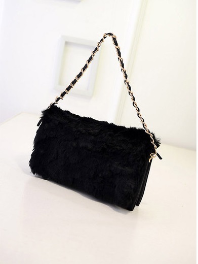 กระเป๋า Clutch มือ แต่งขนฟูนุ่ม สีขาว /ดำ แถมสายสองแบบ สองระดับ (สายโซ่+สายหนัง) ใช้ได้หลากหลายสไตล์เลยคะ ขนนุ่ม สวยหรู สุดๆ