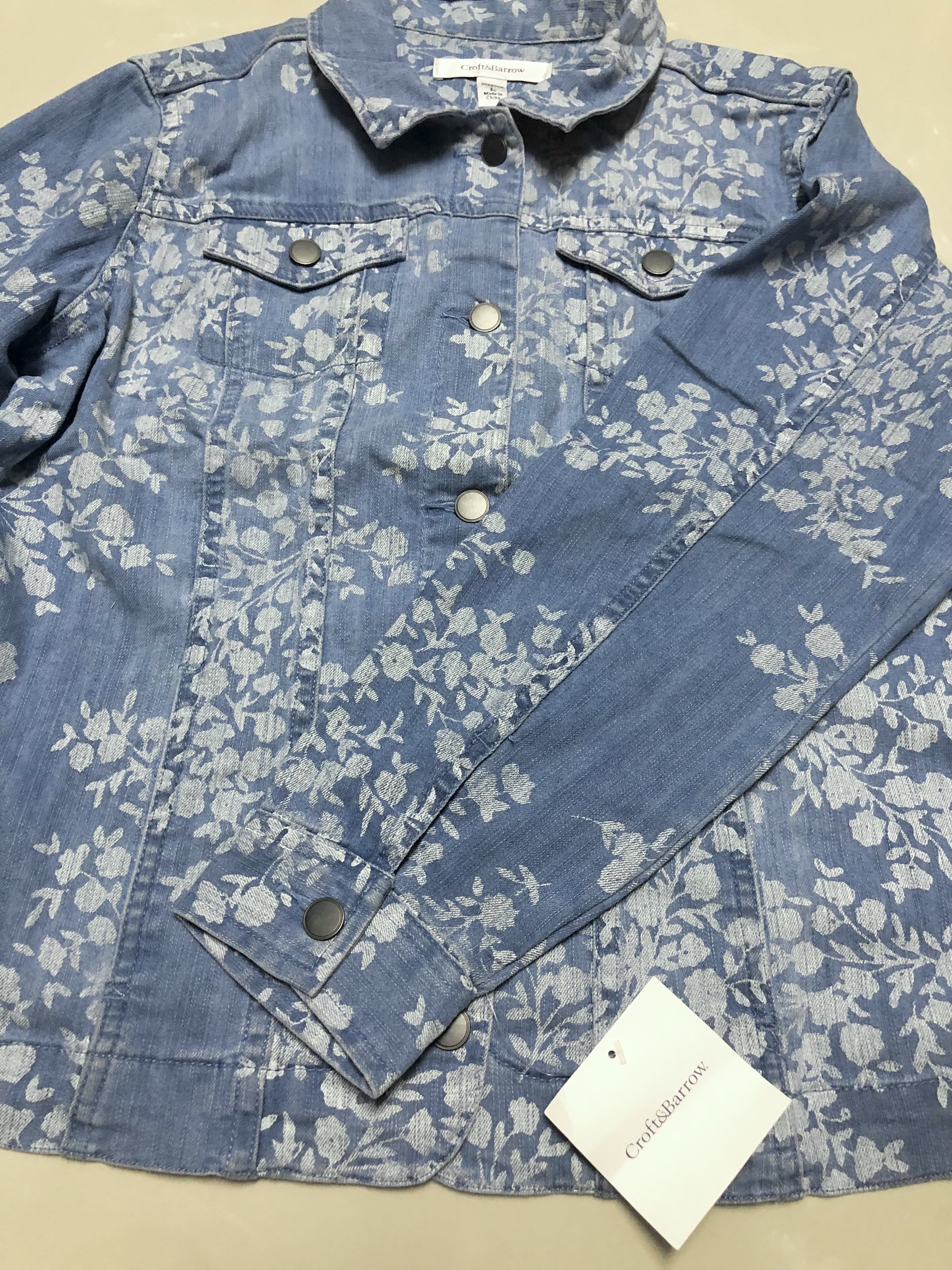 เสื้อยีนส์ แจ็คเก็ตยีนส์ แต่งลายพิมพ์ ใบไม้ แบรนด์ CrOft&BArrow สำเนา ยีนส์