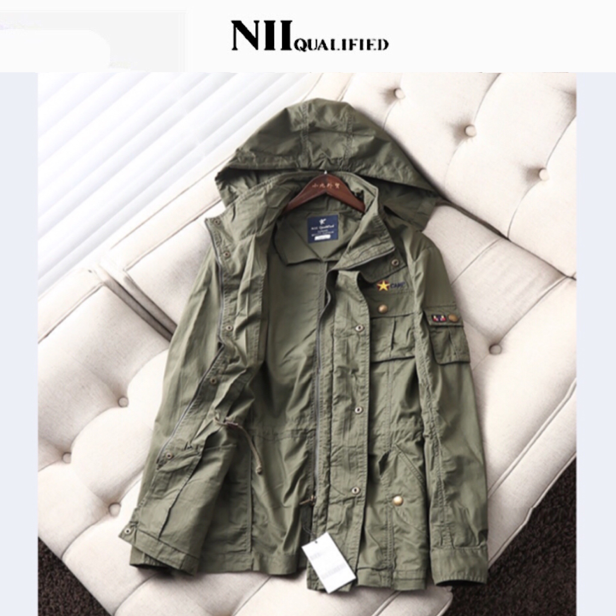 NII QUALIFIED เสื้อแจ็คเก็ต เสื้อเขียวทหาร เสื้อนอกฮูท แบรนด์ดังเกาหลีNII QUALIFIED แท้ แพทเทินสวย เท่ห์มาก คะ Size M/L/XL/XXL(หมวกฮูทพับเก็บได้คะ) เขียว