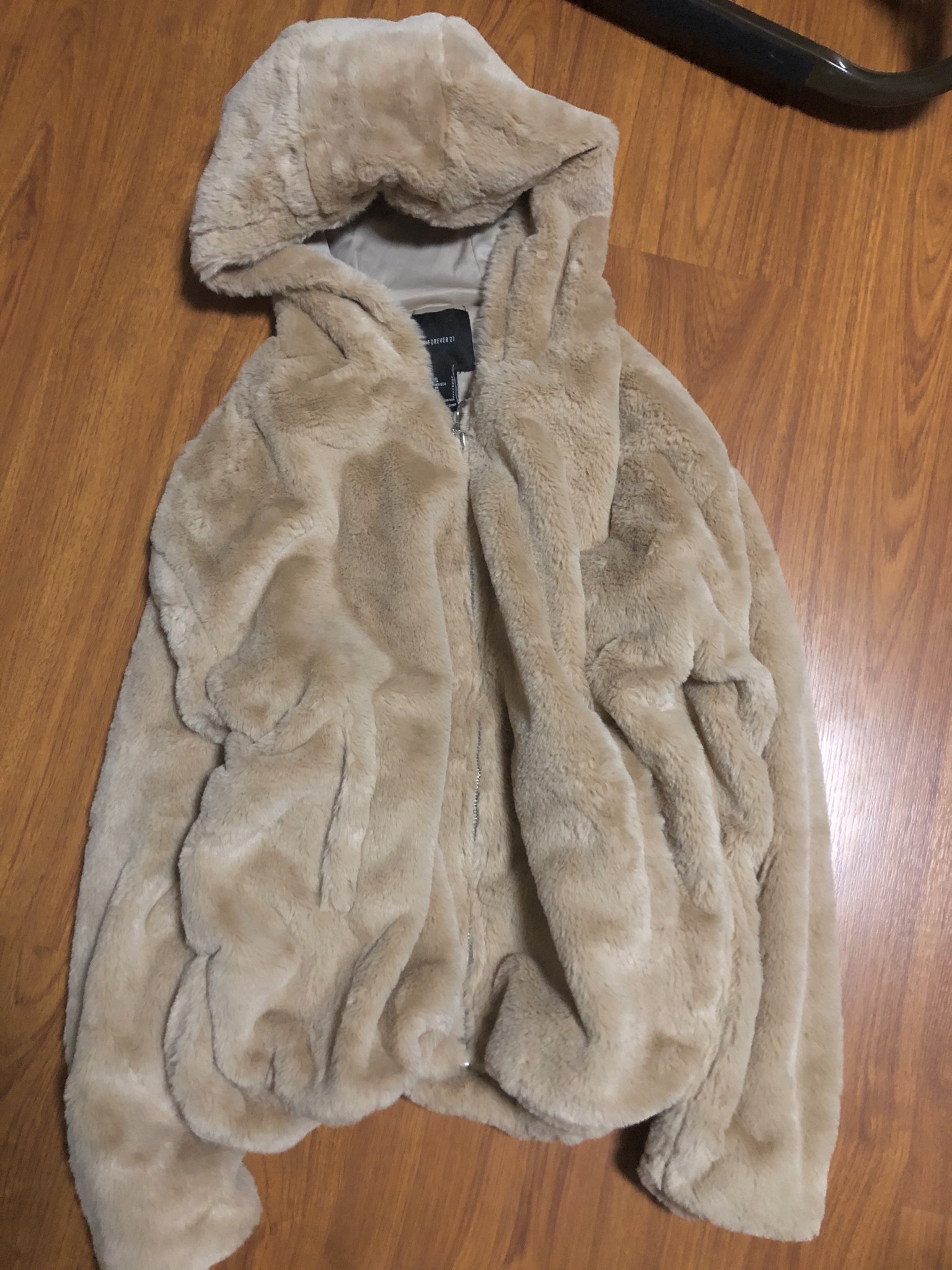 Forever21 เสื้อเฟอร์กันหนาว หมวกฮู้ด เสื้อขน แบรนด์ forever21 (FLUFFY COAT) ขาว