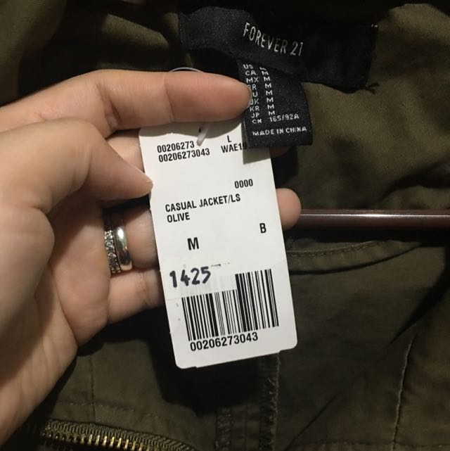 forever21 เสื้อทหาร เสื้อฮู้ดเขียวทหาร เสื้อนอกแนวทหาร FOREVER21 สวย เท่ห์มาก คะ Size M สำเนา สำเนา สำเนา เขียว