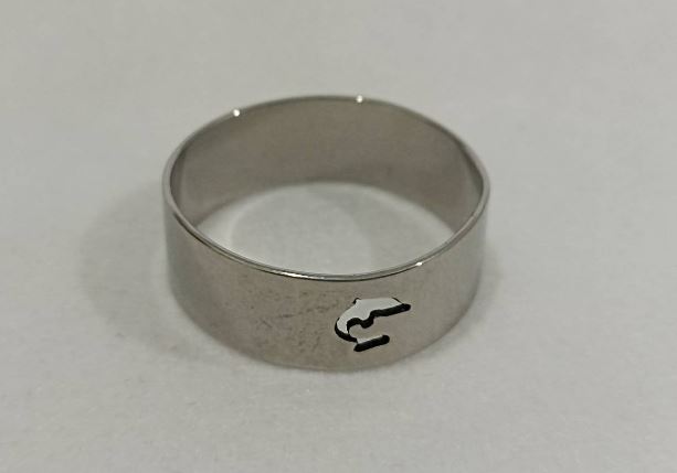 แหวนเบอร์ 10 แหวนเงิน สแตนเลสแท้ แกะลาย ปลาโลมา หนา 8 mm แหวนใส่เท่ ๆ 384321