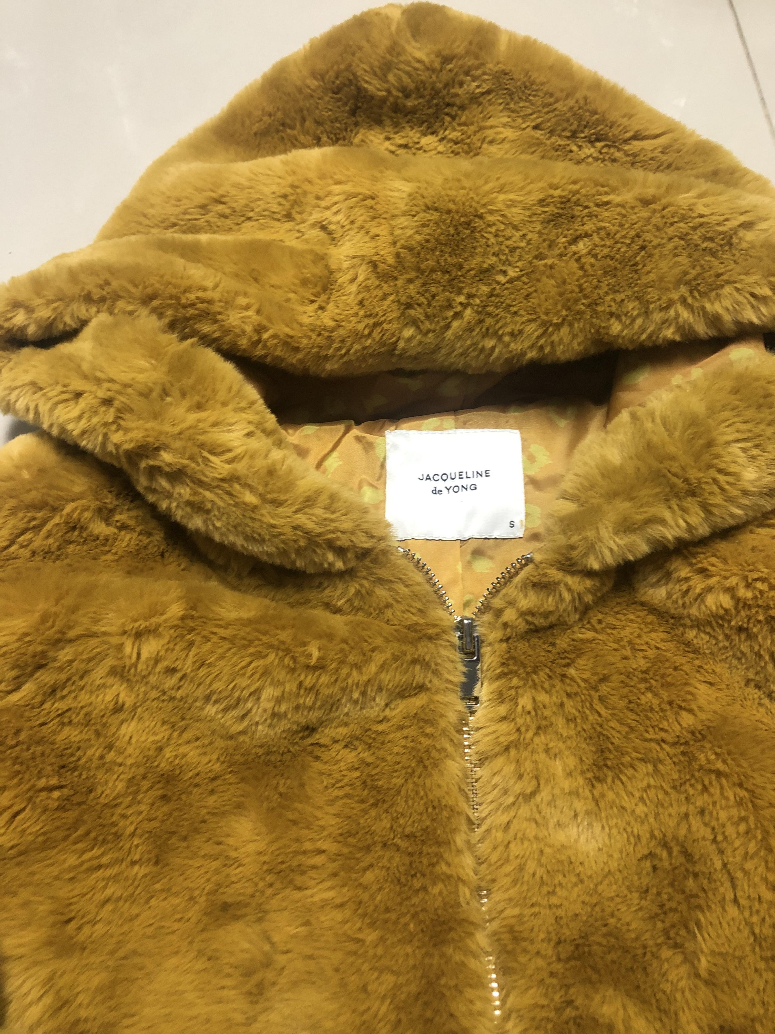 Jacqueline เสื้อเฟอร์กันหนาว หมวกฮู้ด เสื้อขน Fluffy coat แบรนด์ jacqueline เหลืองขมิ้น
