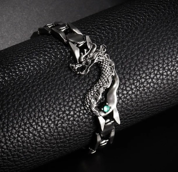 สร้อยข้อมือ ปีมังกร สีเงิน ใส่สวย ใส่เท่ สร้อยข้อมือ เสริมเฮง ใส่เสริมปีมังกร ของขวัญให้แฟนเท่ ๆ 845813