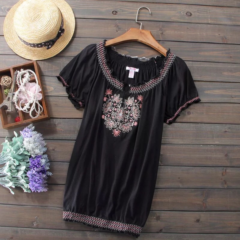 เสื้อยืด แต่งด้ายปัก ดอกไม้ สไตล์ หวานๆ สีดำ