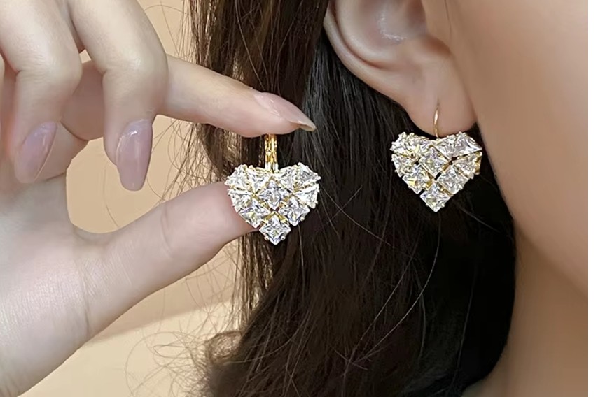 ต่างหู ตุ้มหู หัวใจ อันใหญ่ ฝังเพชร คริสตรัลแท้ สีเงิน สีทอง ต่างหูหัวใจ อันใหญ่ ใส่สวย 567865