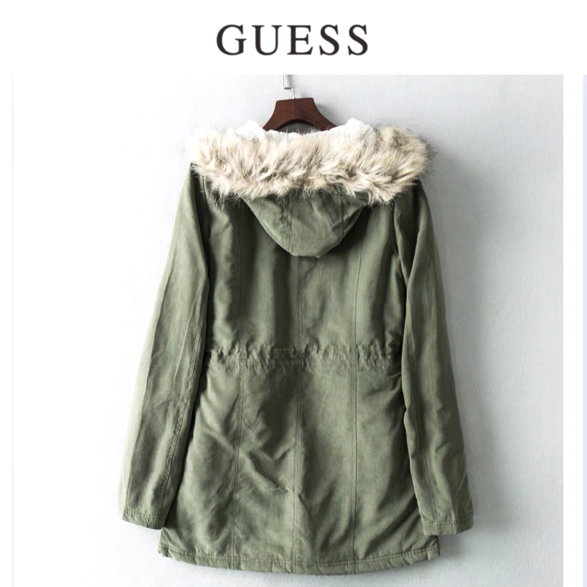 Guess เสื้อโค้ทฮู้ท กันหนาว สีเขียว บุนวมอุ่น แต่งเฟอร์ งานแบรนด์ GUESS แท้จ้า (ขนเฟอร์ถอดได้คะ ) เขียว