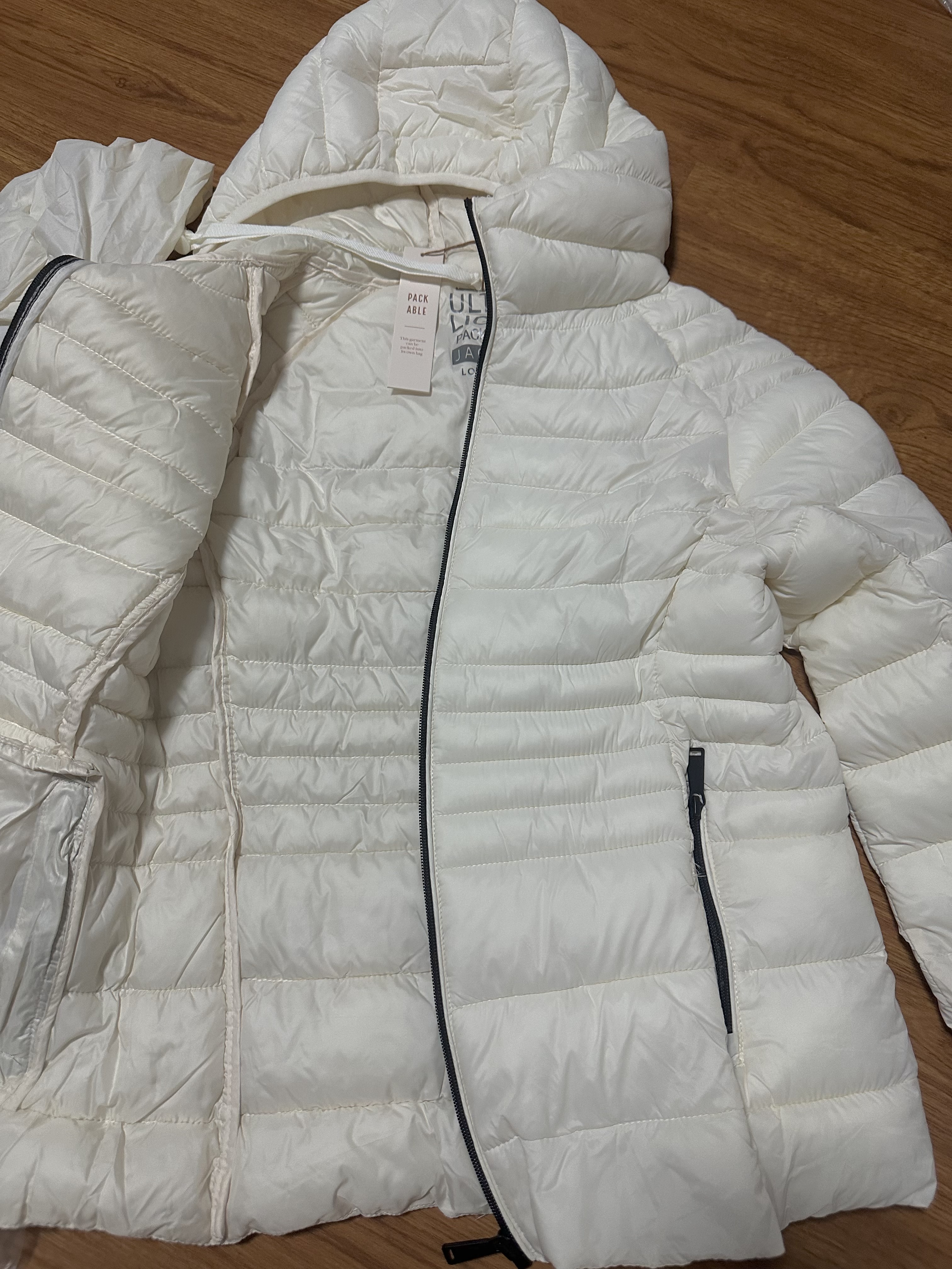 Love tree เสื้อกันหนาว บุนวมอุ่น แบรนด์ LOVE TREE ultra light packable (Padded puffer coat สำเนา สำเนา สำเนา