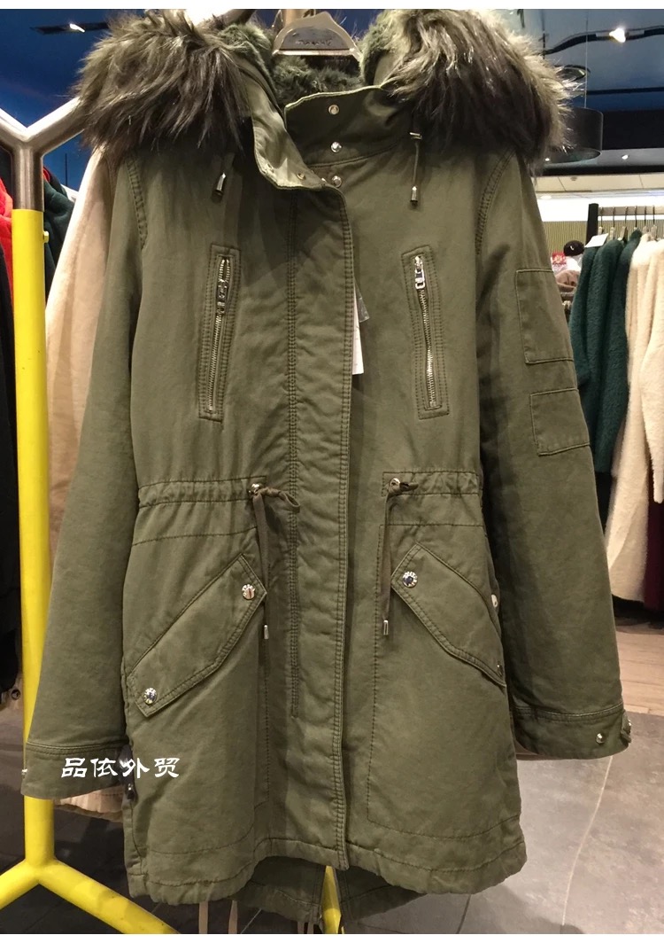 เสื้อโค้ทฮูท BERSHKAกันหนาว Parka สีเขียวแต่งขนเฟอร์ ซับขนอุ่นด้านใน (เฟอร์ & ขนอุ่นด้านใน ถอดได้คะ) งานสวย บุนวมอุ่น ใส่ติดลบได้เลยคะ Size XS/S/M/ L เขียว