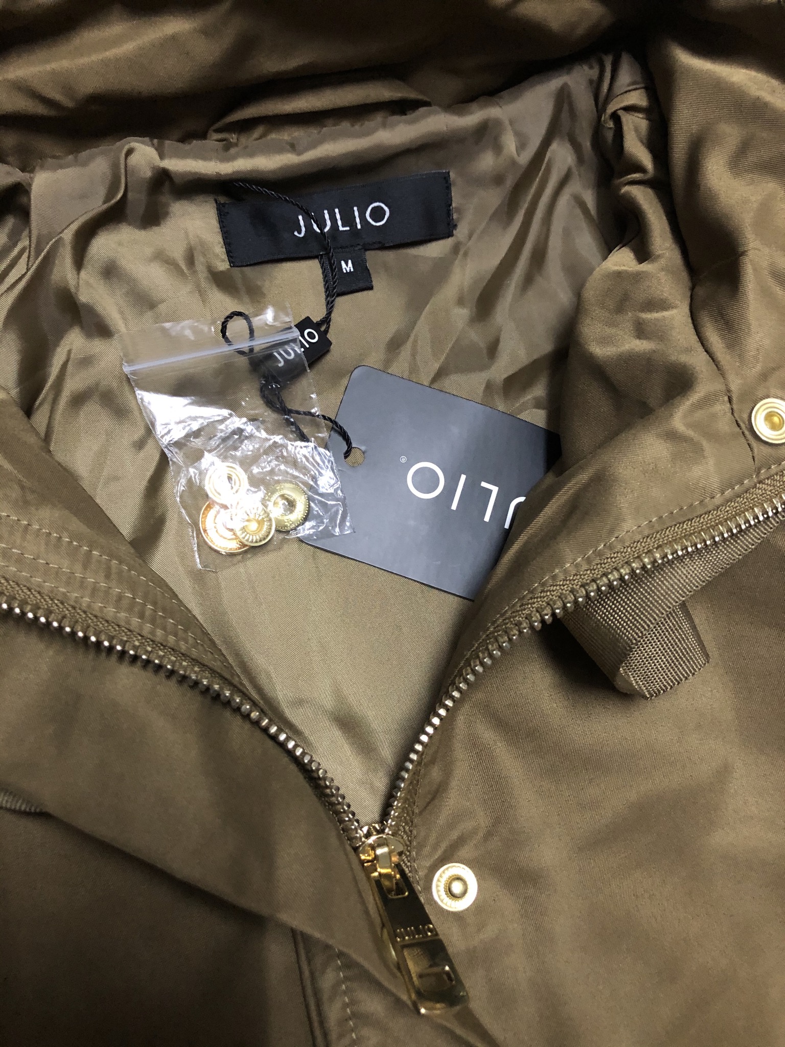 JULIO เสื้อฮู้ด เสื้อแจ็คเก็ตหมวกฮู้ด สีน้ำตาล JULIO แพทเทินสวย เท่ห์ มาก หมวกฮู้ดถอดได้ค่ะ น้ำตาล