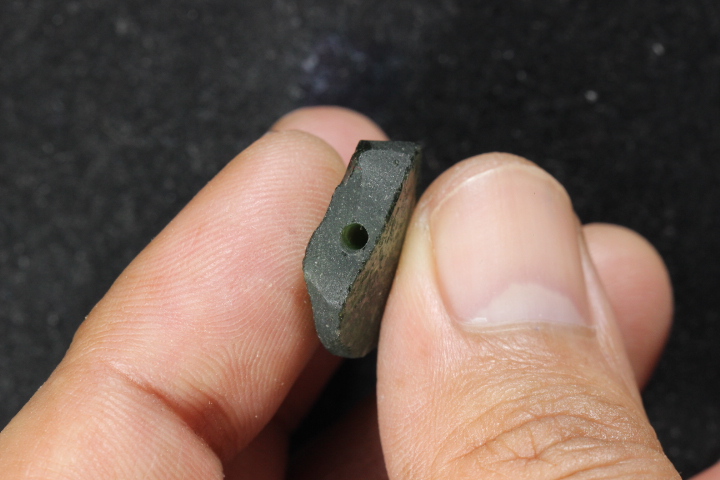 ลูกปัดบ้านเชียงเขียวเข้ม