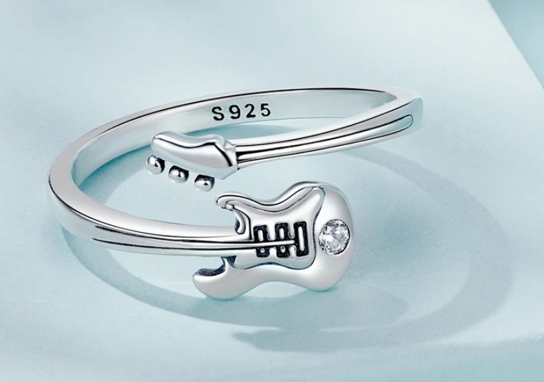 แหวนเงินแท้ 925 กีตาร์ ฝังเพชร สวยหรู แหวนแนวเรโทร ใส่สวย ๆ แฟชั่นดีไซน์ สำหรับ คนรักเสียงดนตรี 186902