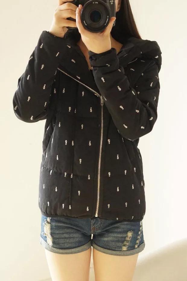 เสื้อกันหนาว เสื้อหนาวหมวกฮูท สีขาว บุนวมอุ่น พิมพ์ลายม้าน้ำ เนื้อผ้าเนียน นุ่ม. สินค้างานญี่ปุ่นคะ
