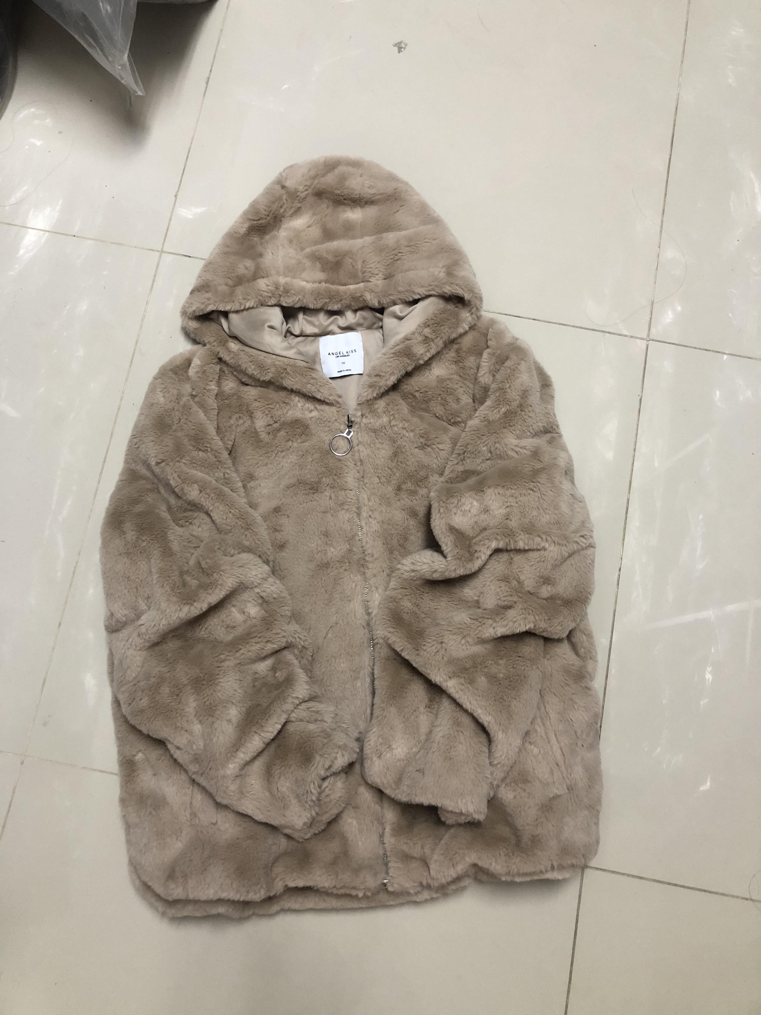 Angel kiss เสื้อเฟอร์กันหนาว หมวกฮู้ด เสื้อขน แบรนด์ ANGEL KISS (FLUFFY COAT) สำเนา น้ำตาลนู้ด