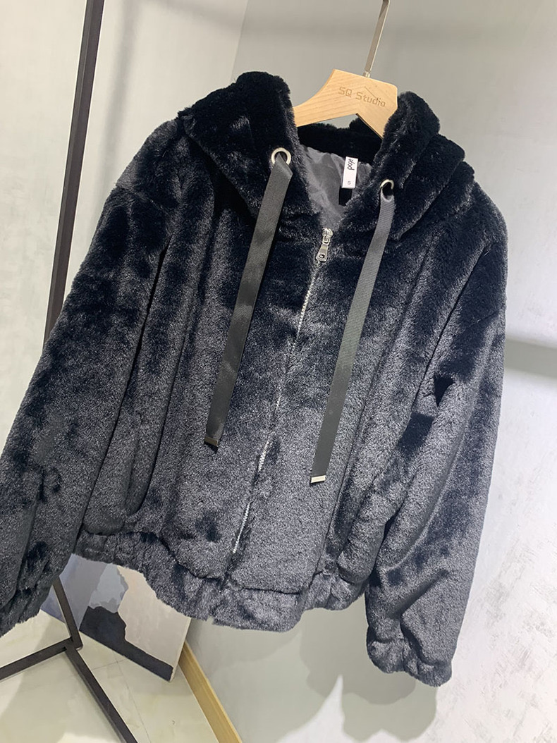 Page one เสื้อเฟอร์กันหนาว หมวกฮู้ด เสื้อขน Fluffy coat แบรนด์ page One ดำ
