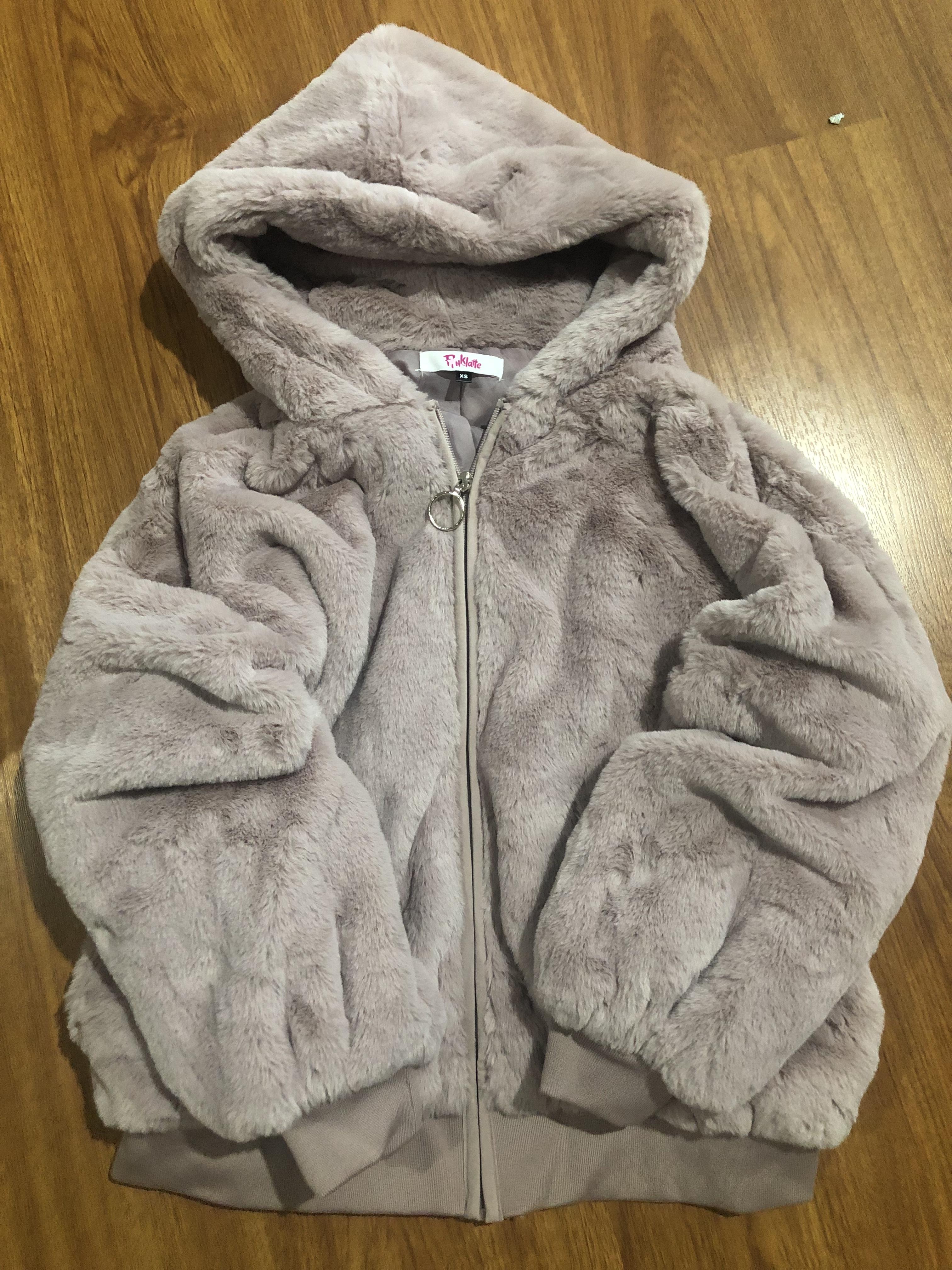 Pink latte เสื้อเฟอร์กันหนาว หมวกฮู้ด เสื้อขน (FLUFFY COAT ) แบรนด์ Pink latte