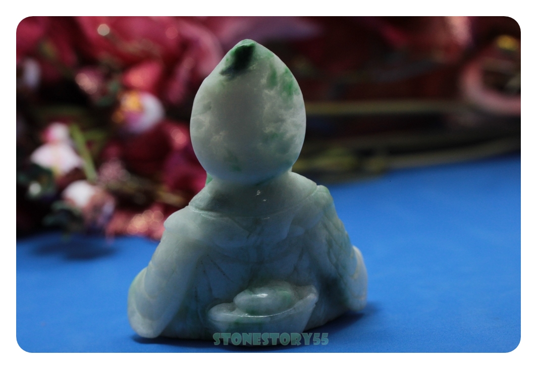 หยกแกะสลักพระสังกัจจายน์หนุนเงิน