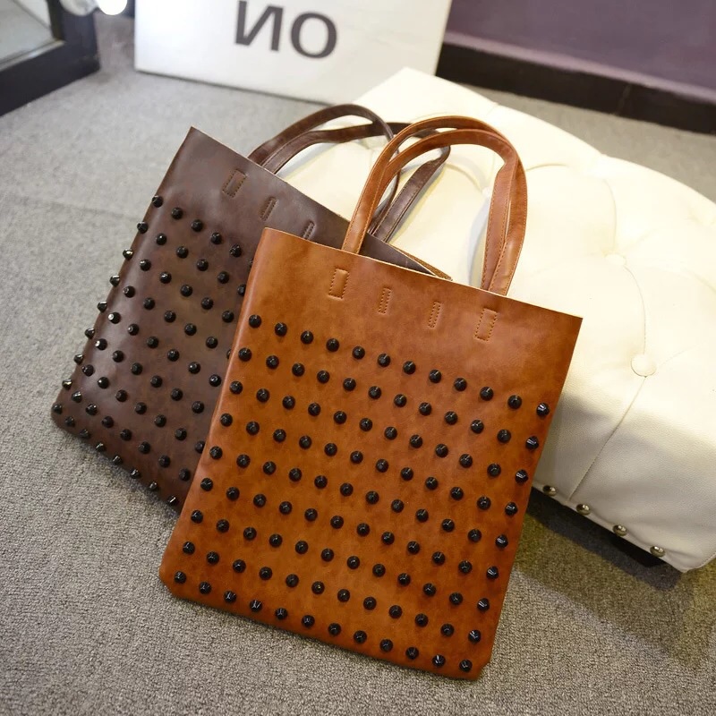 กระเป๋าโทส Toast bag เป๋าสะพายข้าง แต่งหมุดดำ สวยเท่ห์ 🚫