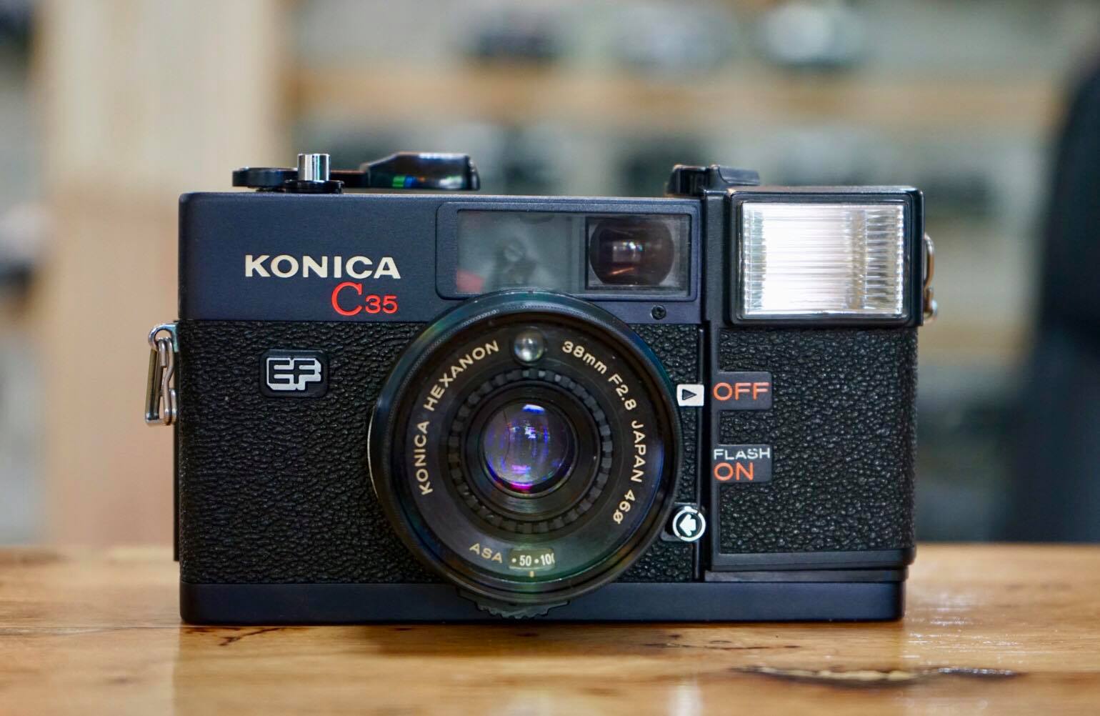 KONICA C35 EF KONICA HEXANON 38MM.2.8