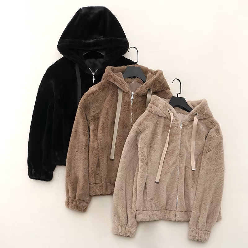 Page one เสื้อเฟอร์กันหนาว หมวกฮู้ด เสื้อขน Fluffy coat แบรนด์ page One ดำ