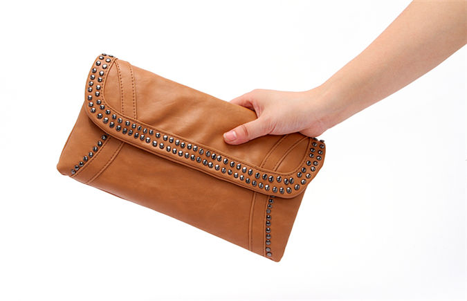 กระเป๋า Clutch มือ TONI BIANCO แบรนด์สุดหรูออสเตรเลีย สีน้ำตาลอ่อน หนังหรูสุดนุ่ม สายโซ่ ถอดใส่ได้คะ
