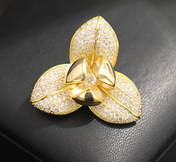 เข็มกลัด ดอกพุดซ้อน ดอกการ์ดีเนีย ฝังเพชร สวยหรู หลากสี เขียวมรกต ฟ้า ทอง เงิน ฝังเพชร CZ AAA 626715