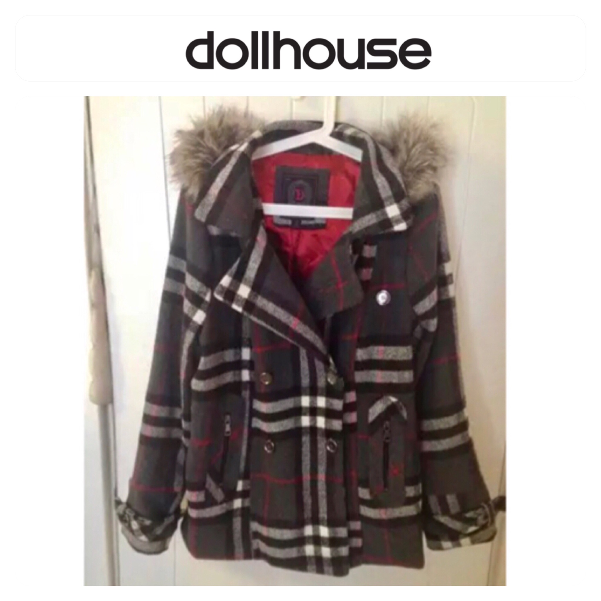 เสื้อกันหนาวสักหลาดผสมวู ลายตาราง classic burberry สีเทา brandname NYC DOLLHOUSE แต่งกระดุมสองแถบ ติดหมวกฮูท ติดเฟอร์ (หมวกมีกระดุมถอดใส่ได้คะ)สวย หรูคะ Size S