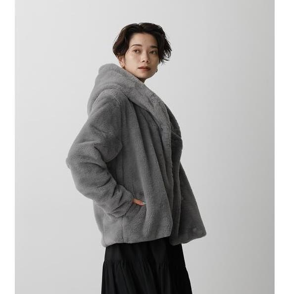 เสื้อโค้ทเฟอร์ โค้ทขนสัตว์เทียม แบรนด์ AZUL by moussy สีเทา ขนนุ่ม งานสวย พรีเมี่ยมมากเลยคะ งานช็อปแท้100% คะ SIe S/M/L สำเนา สำเนา น้ำตาล