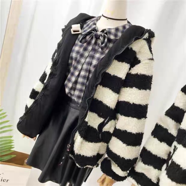 เสื้อเฟอร์กันหนาว หมวกฮู้ด เสื้อขน แบรนด์ ONE DAY เนื้อนิ่ม นุ่มมากคะ สำเนา สำเนา สำเนา สำเนา ขาวดำ