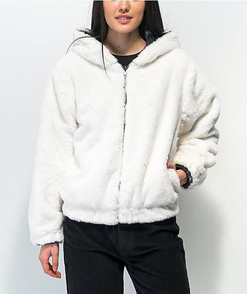 Cali 1985 เสื้อเฟอร์กันหนาว หมวกฮู้ด เสื้อขน (FLUFFY COAT) สีครีม แบรนด์ CALI 1985 Los Angeles ขาว