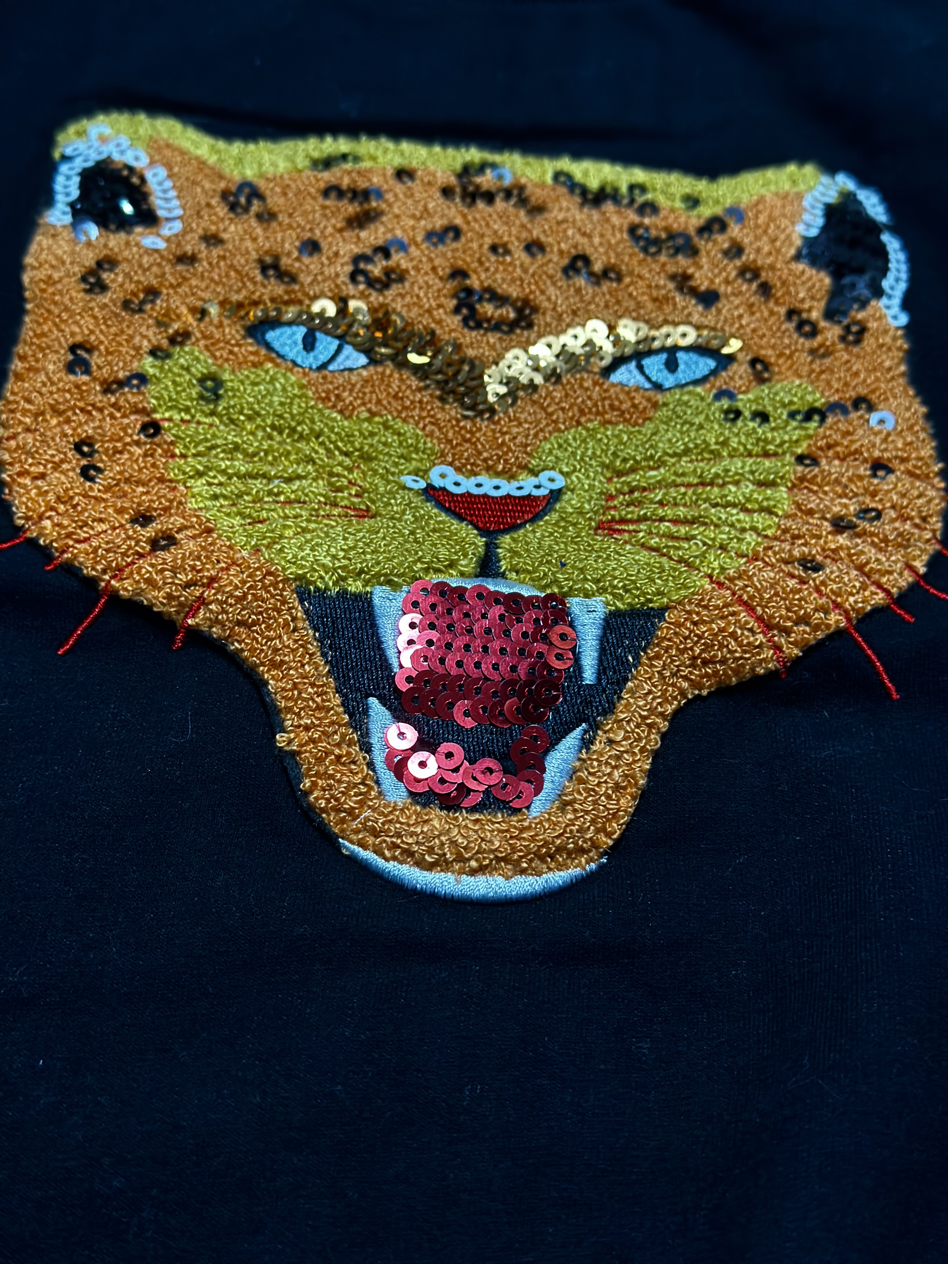 เสื้อหนาวไหมพรม สีดำ ลายปักเลื่อม หน้าเสือ FELINE เนื้อผ้ายืด นุ่ม สวย งานญี่ปุ่น sinsay คะ Size L