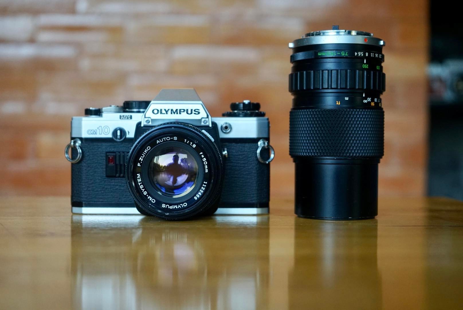 OLYMPUS OM10+ OLYMPUS OM-SYSTEM F.ZUIKO AUTO-S 50MM.F1.8 + OLYMPUS OM-SYSTEM ZUIKO AUTO-ZOOM 75-150MM.F4