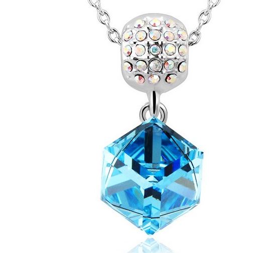 สร้อยคอ ผู้หญิง สร้อยคอ คริสตัลแท้ จาก Swarovski ห้อยจี้ คิวบิก 3 มิติ ใสสวย มองเห็นด้านใน สร้อยคอ ใส่ออกงาน ใส่ไปเที่ยว ของขวัญให้แฟน หรูหรา 238801