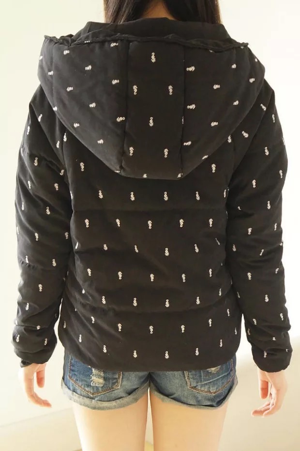 เสื้อกันหนาว เสื้อหนาวหมวกฮูท สีขาว บุนวมอุ่น พิมพ์ลายม้าน้ำ เนื้อผ้าเนียน นุ่ม. สินค้างานญี่ปุ่นคะ