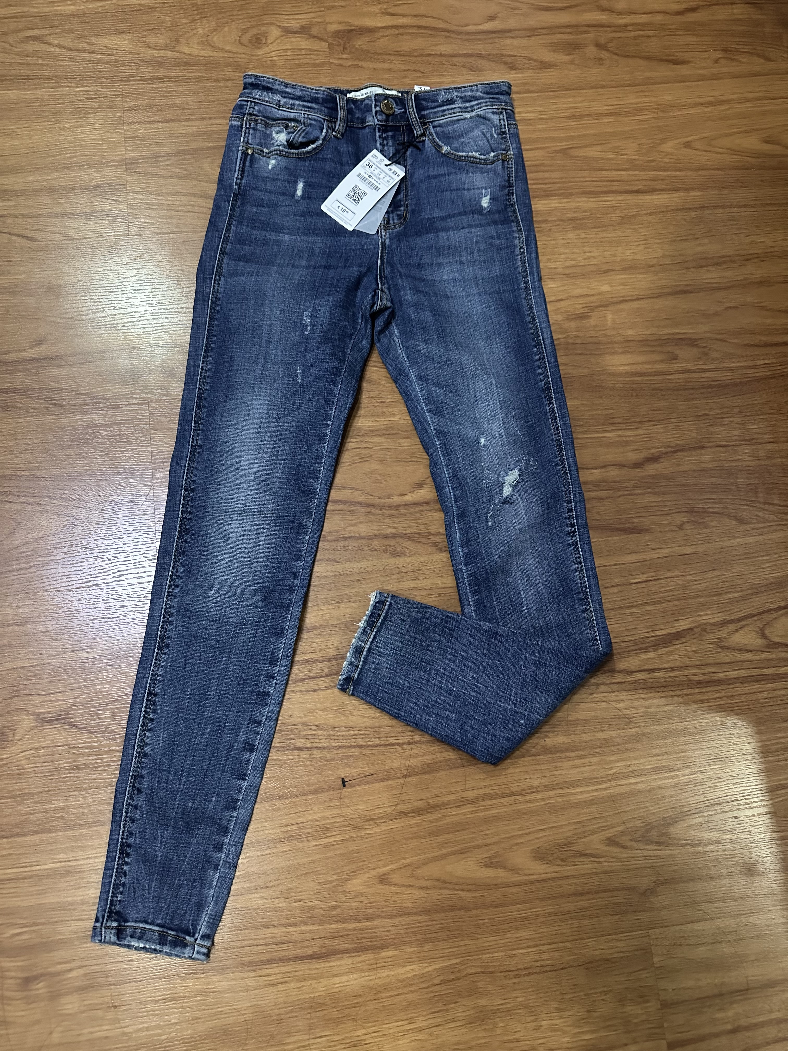 Stradivarius กางเกงยีนส์ฟอก สีเข้ม STRADIVARIUS SUPER HIGH WAIST สำเนา สำเนา สำเนา สำเนา ยีนส์