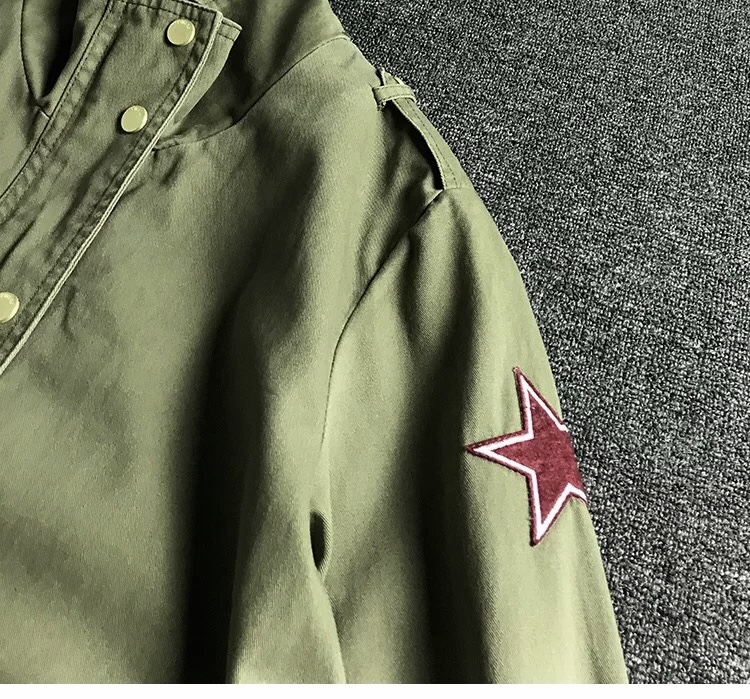 DenimLab เสื้อเขียวทหาร เสื้อนอกแนวทหาร. แต่งลายปักรูปนก เสื้อคลุมทหาร แบรนด์ DENIM LAB แพทเทินสวย เท่ห์มาก คะ Size S/M/L/XL เขียว