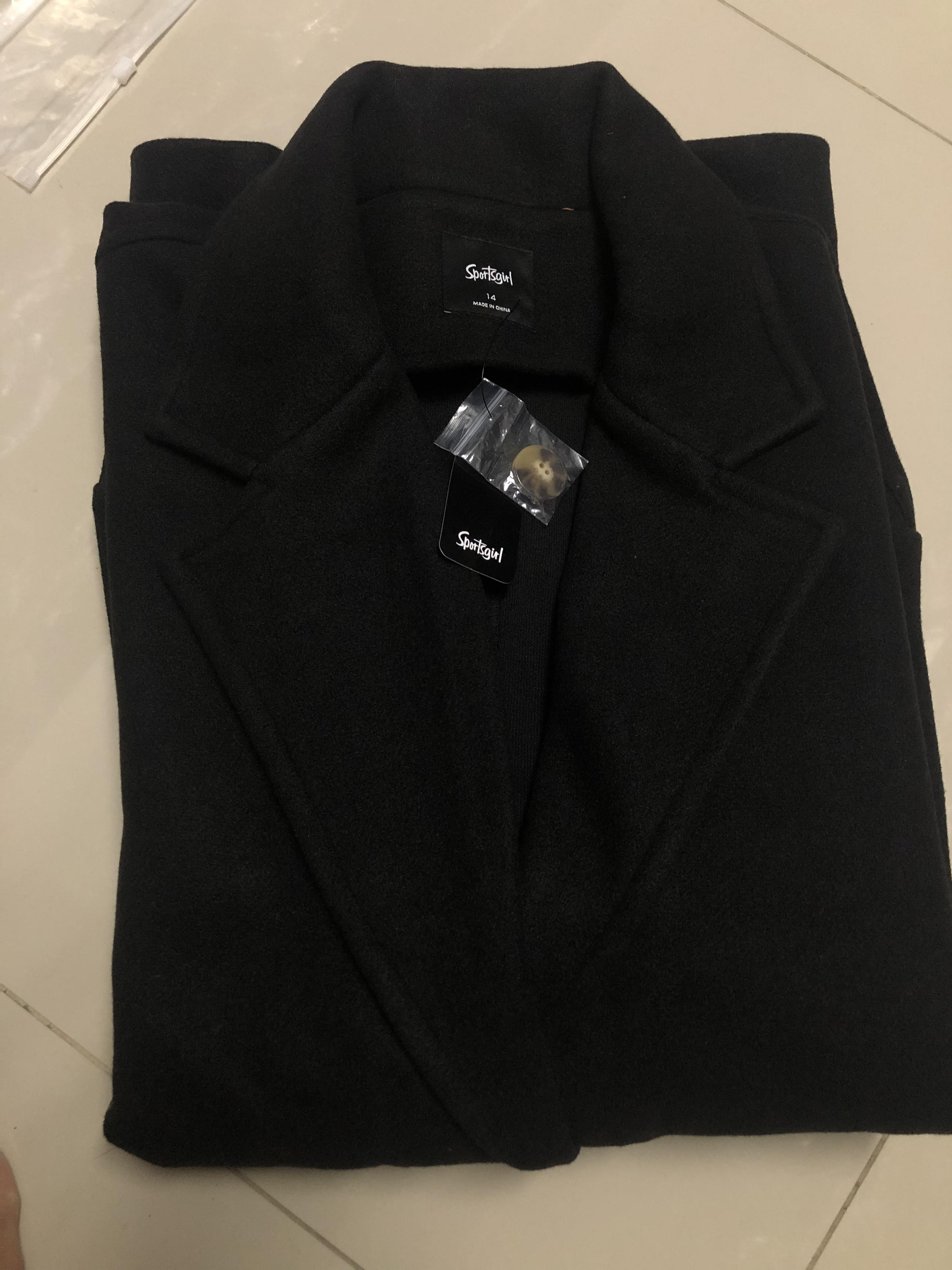 เสื้อโค้ดกันหนาว เสื้อกันหนาว overcoat โค้ทวูล สักหลาด ผสมวูล สีดำ แต่งคอปก กระดุมสองแถว แบรนด์ATCHING สำเนา สำเนา สำเนา สำเนา สำเนา ดำ