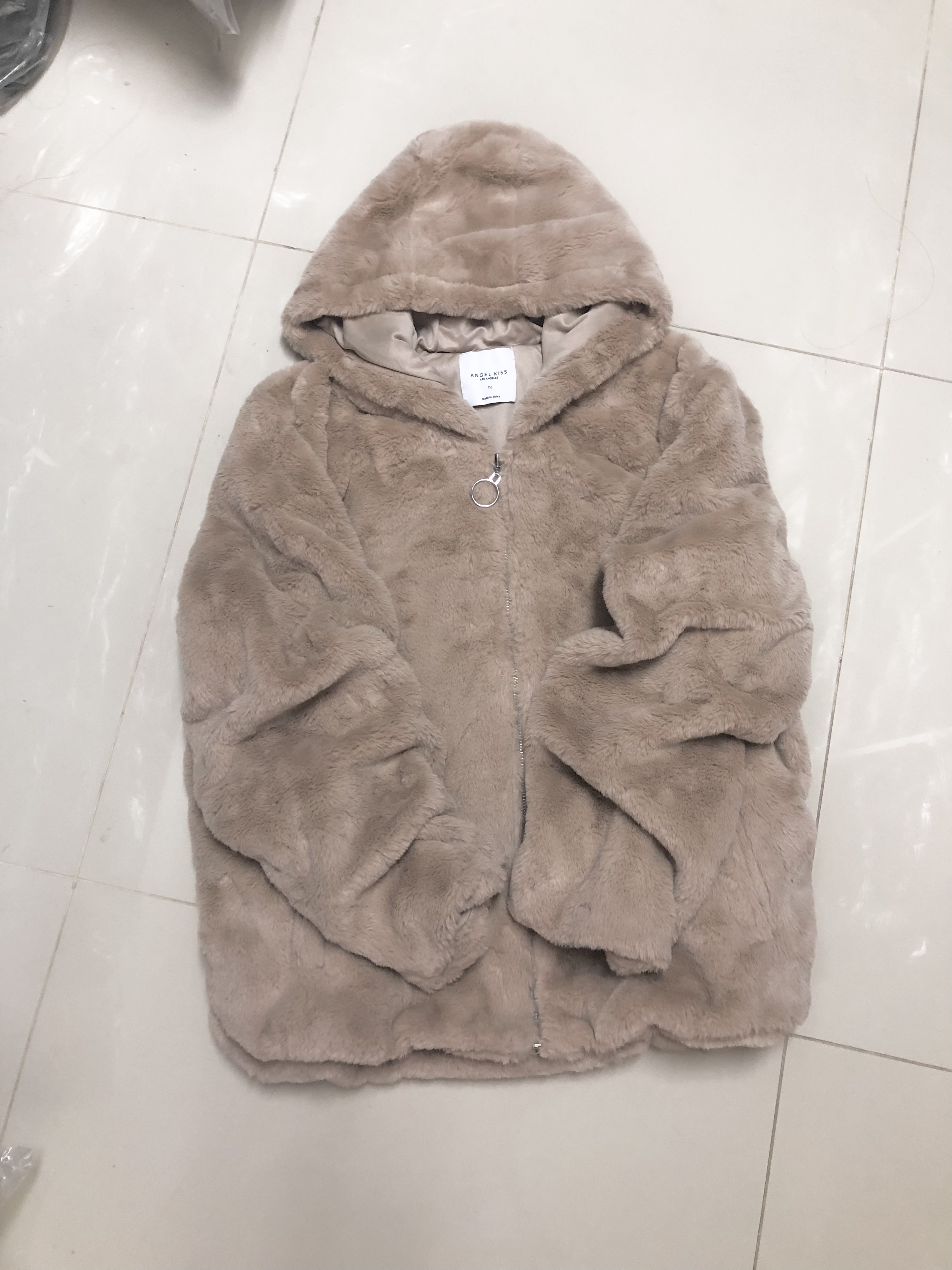 Angel kiss เสื้อเฟอร์กันหนาว หมวกฮู้ด เสื้อขน แบรนด์ ANGEL KISS (FLUFFY COAT) สำเนา น้ำตาลนู้ด