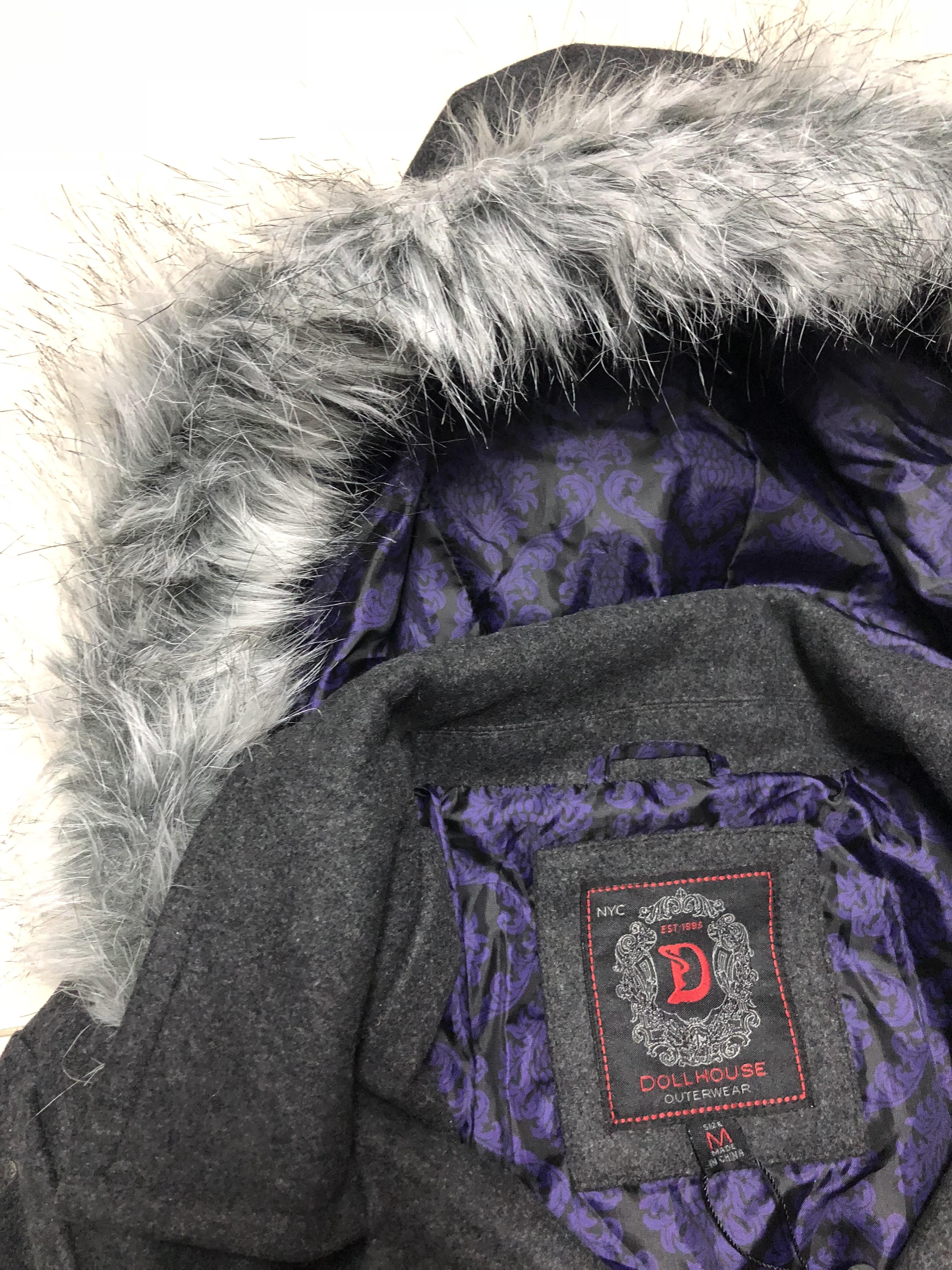 เสื้อนอกกันหนาว เสื้อนอก แต่งฮูท ติดขนเฟอร์สีเทา แบรนด์เนม NYC DOLLHOUSE ฮูทถอดได้คะ