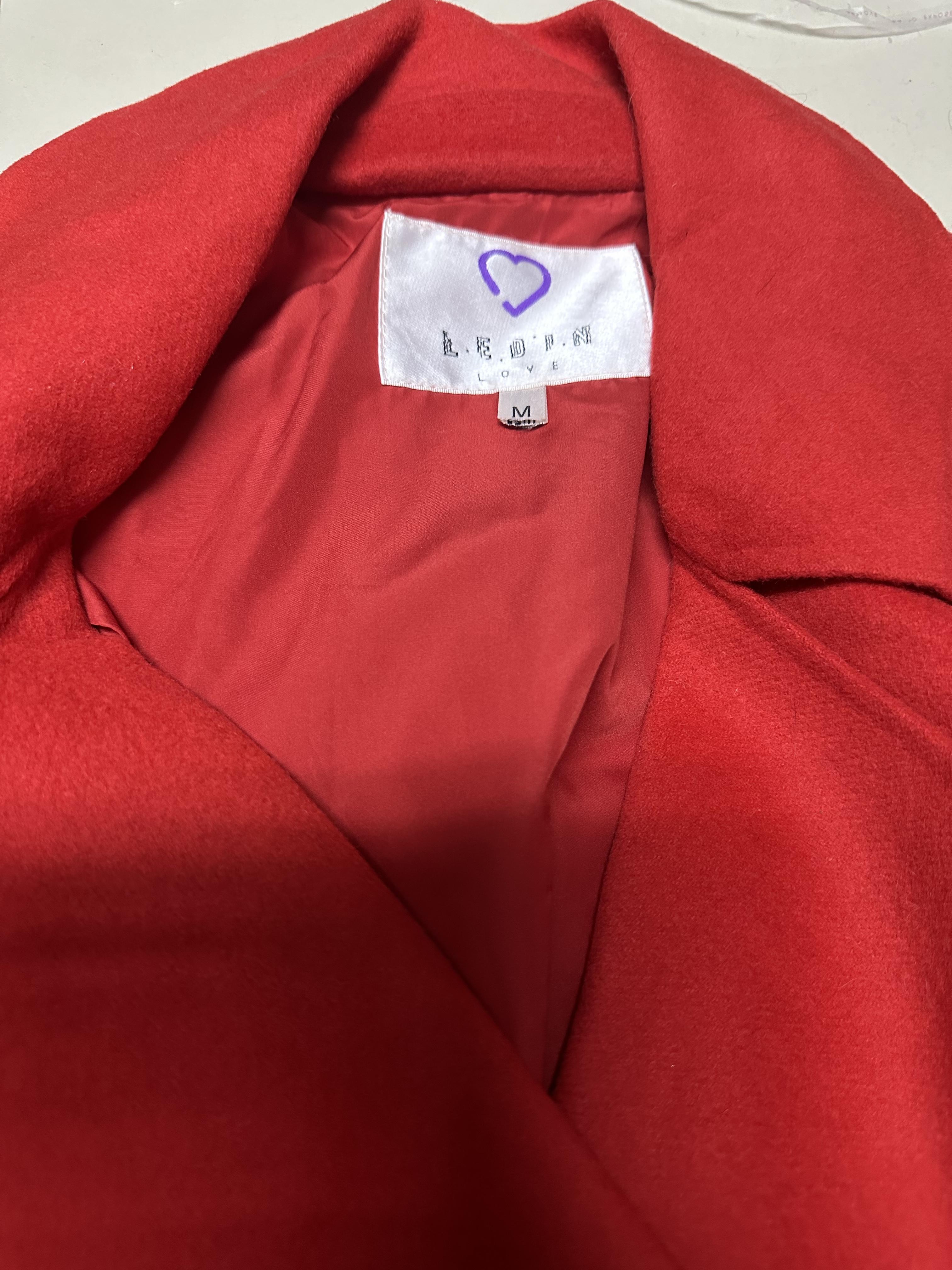 LEDIN LOVE เสื้อโค้ท เสื้อกันหนาว เนื้อผ้าสักหลาดวูล สีแดง แบรนด์ LEDIN LOVE