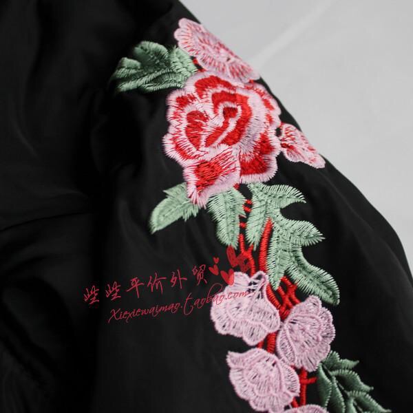 เสื้อนอก เสื้อคลุมกันหนาว เสื้อไฟท์ สีดำ แต่งลายปักช่วงแขน Size M/L