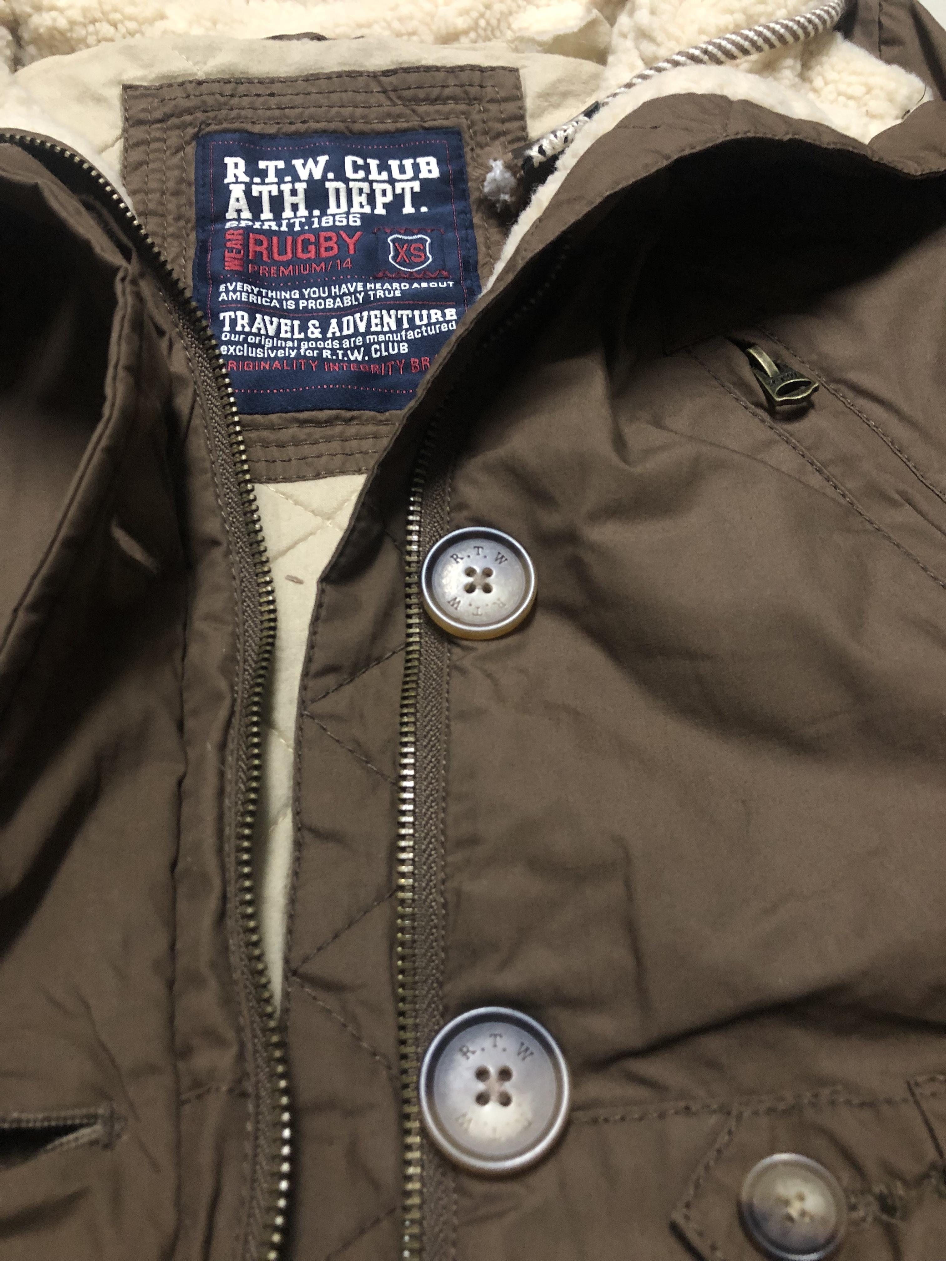 Rtw club เสื้อกันหนาว parka ปาร์ก้า โค้ทกันหนาว เสื้อฮูทเฟอร์ สีน้ำตาล แบรนด์ R.T.W. club ATH Dept แต่งขนเฟอร์ ซับขนอุ่นด้านใน น้ำตาล