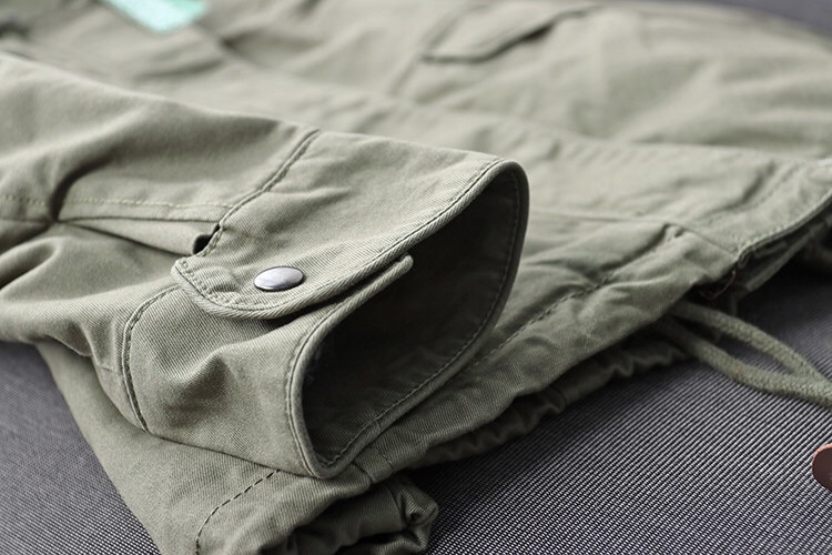Benetton เสื้อกันหนาว parka ปาร์ก้า โค้ทกันหนาว เสื้อฮูทเฟอร์ สีเขียว แบรนด์เนม BENETTON แต่งขนเฟอร์ ซับขนอุ่นด้านใน(เฟอร์ถอดได้คะ) เขียว