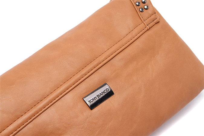 กระเป๋า Clutch มือ TONI BIANCO แบรนด์สุดหรูออสเตรเลีย สีน้ำตาลอ่อน หนังหรูสุดนุ่ม สายโซ่ ถอดใส่ได้คะ