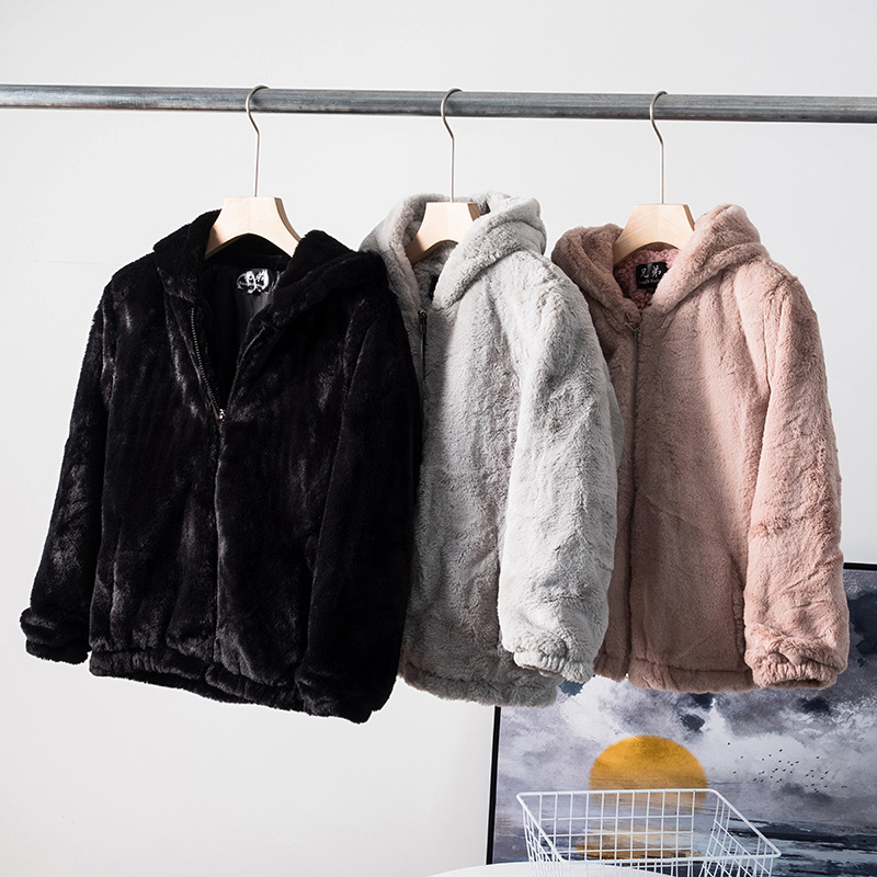 Forever21 เสื้อเฟอร์กันหนาว หมวกฮู้ด เสื้อขน สีดำ (FLUFFY COAT) 兄弟 ขาว