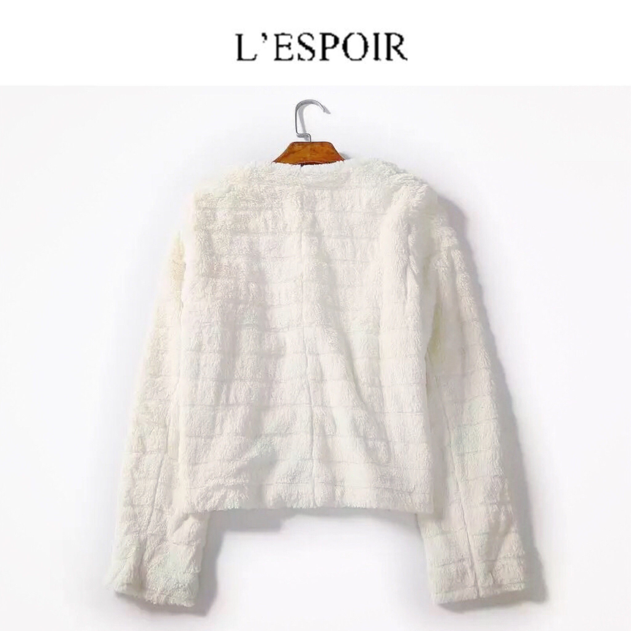 เสื้อคลุม เสื้อนอก กันหนาว เสื้อกันหนาวแต่งขนสีขาว แบรนด์เนม L'Espoir แท้ งานสวย ขนนุ่ม เนื้อละเอียดมากคะ Size M/L ขาว