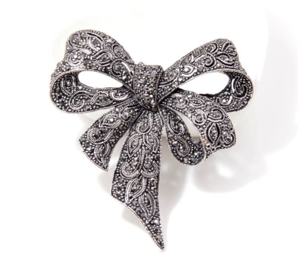 เข็มกลัดติดเสื้อ ดีไซน์ เป็นรูป โบว์ สีเงิน ตกแต่งด้วย Rhinestone ระยิบระยับ เข็มกลัด ตกแต่งเสื้อ ติดปกเสื้อ หน้าอกเสื้อ สวย ๆ 202256