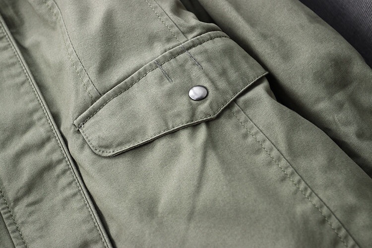 Benetton เสื้อกันหนาว parka ปาร์ก้า โค้ทกันหนาว เสื้อฮูทเฟอร์ สีเขียว แบรนด์เนม BENETTON แต่งขนเฟอร์ ซับขนอุ่นด้านใน(เฟอร์ถอดได้คะ) เขียว