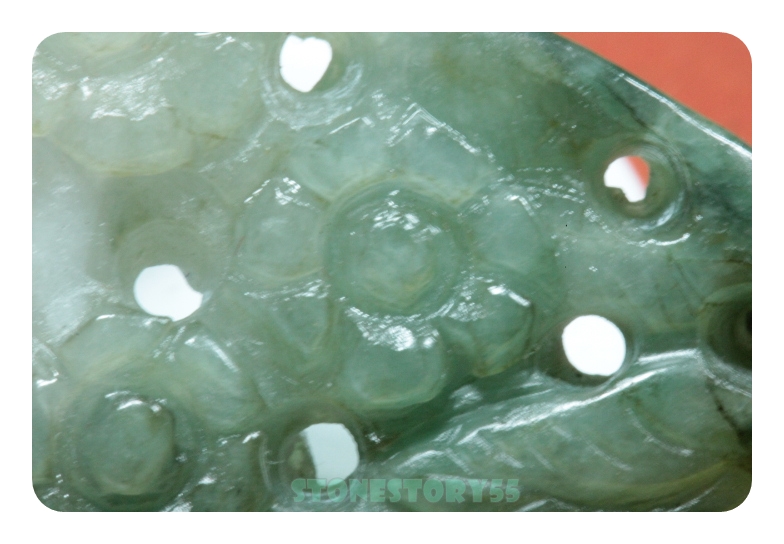 หยกแกะสลักรูปลูกท้อ