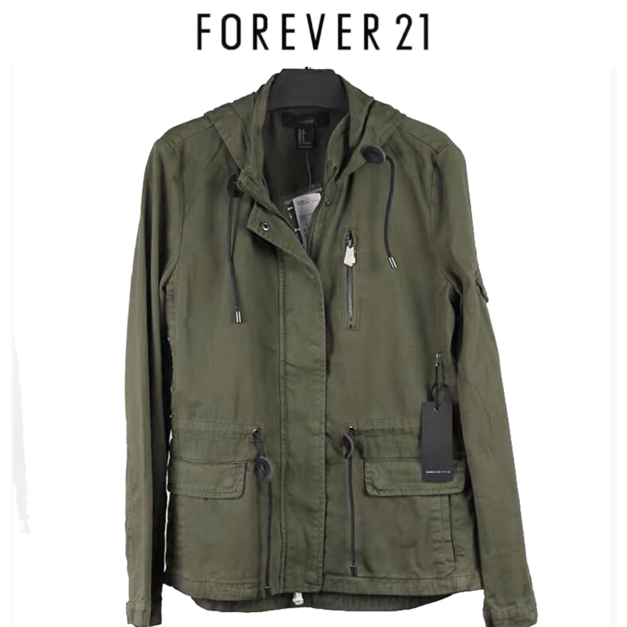 Forever21 เสื้อฮู้ดทหาร เสื้อคลุม สีเขียวทหาร หมวกฮู้ด เสื้อปาร์กา เสื้อ นอก งานแบรนด์ FOREVER 21งานสวยเท่ห์มากคะ Size S/M/L/XL เขียวทหาร